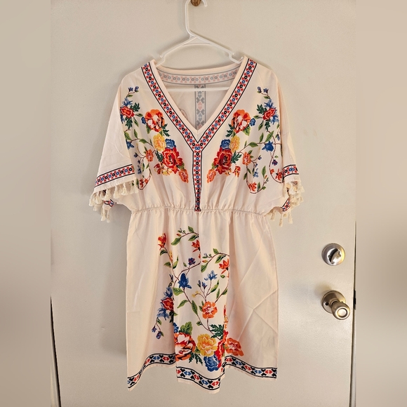 Dresses & Skirts - Colorful Floral Cream Dress